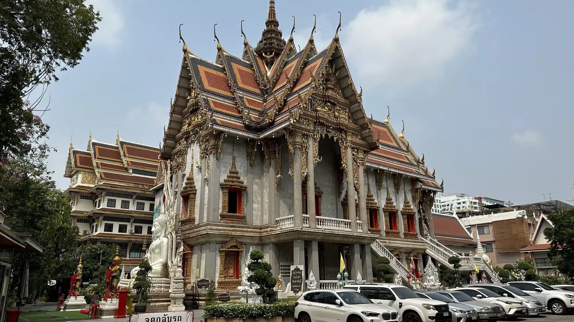 Modern Buddhist art at Wat Sutthiwararam
