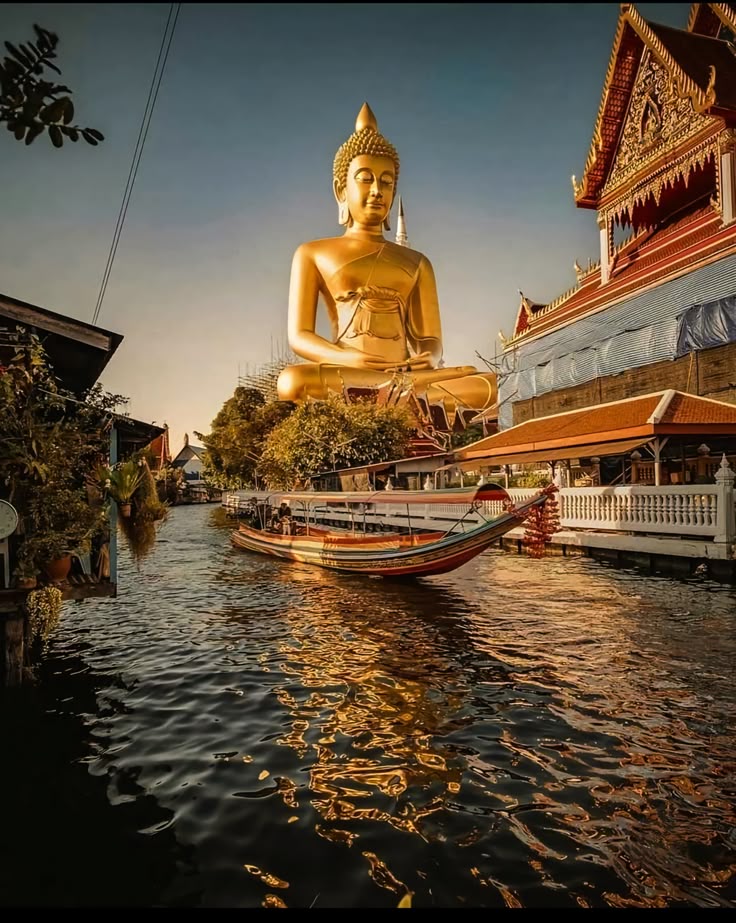 Canal near Wat Paknam